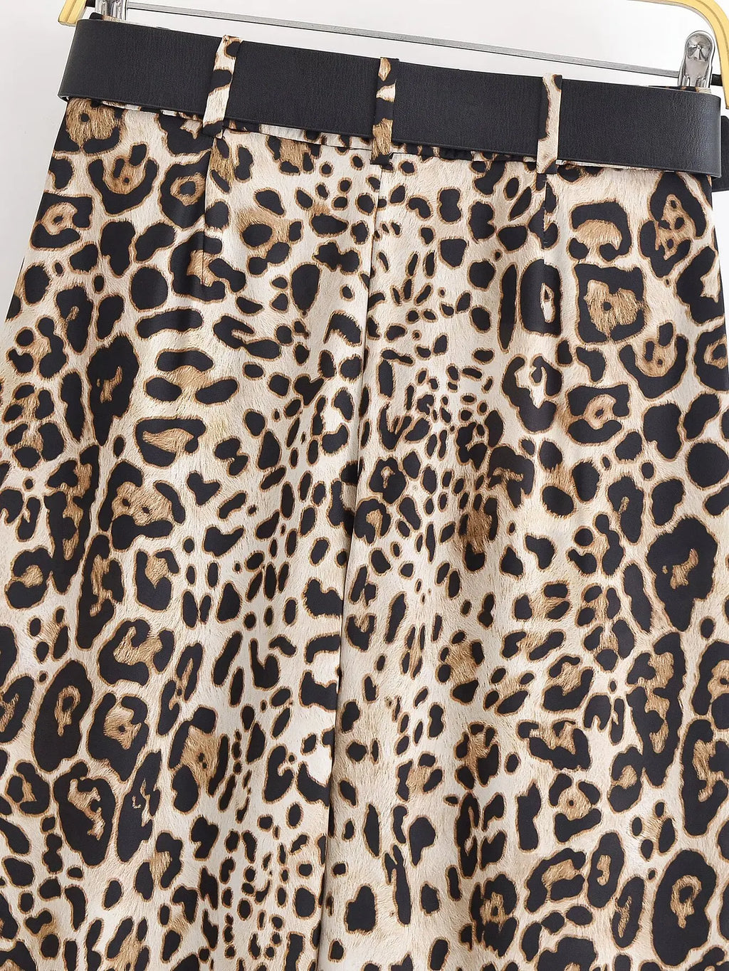 Pantalon taille haute en satin léopard  avec ceinture