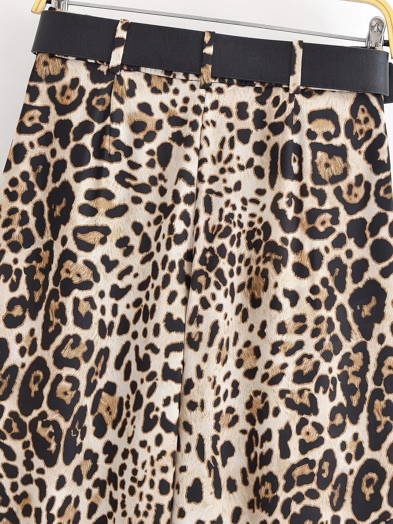 Pantalon taille haute en satin léopard  avec ceinture
