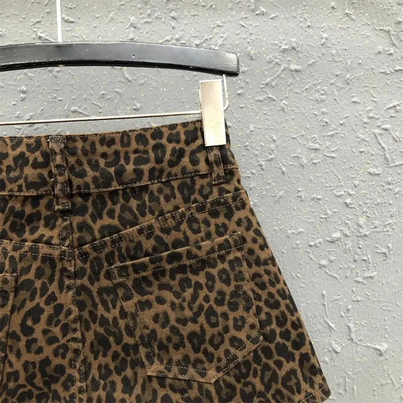 Short en jean taille haute imprimé léopard