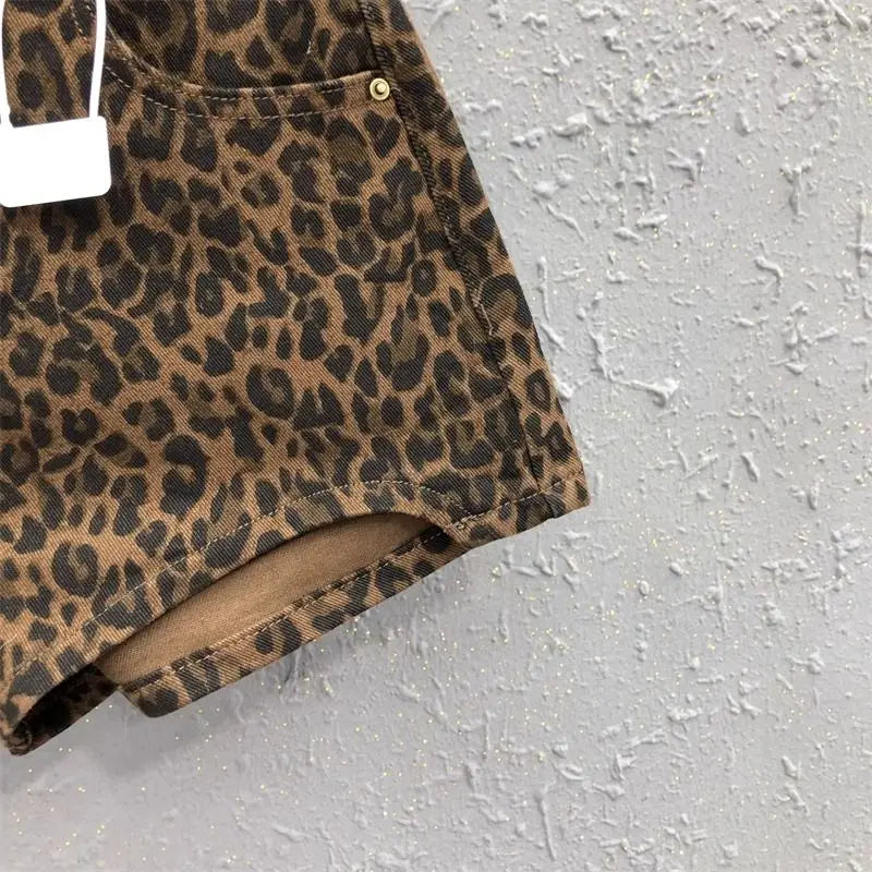 Short en jean taille haute imprimé léopard